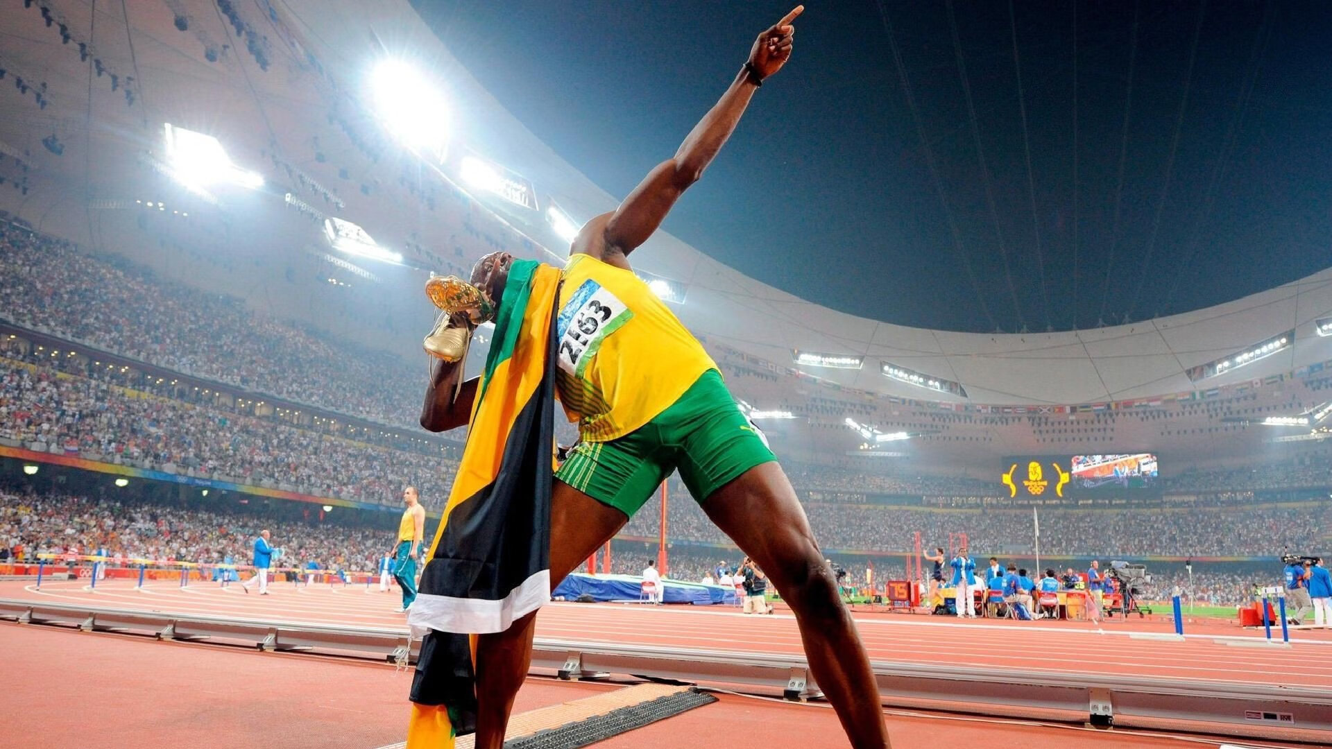 德甲争冠战之夜，范弗利特关键时刻站出来，当篮球智慧降临绿茵场