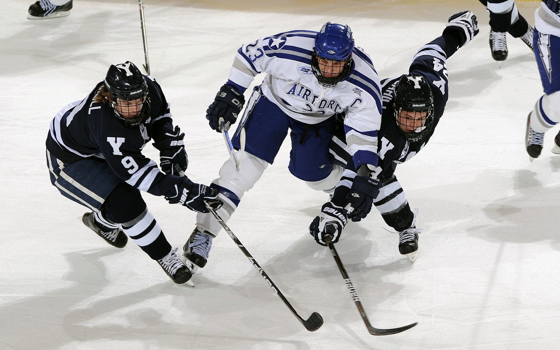 F1年度争冠之夜,当巴斯托尼的数据全面爆炸,我们看到了什么?