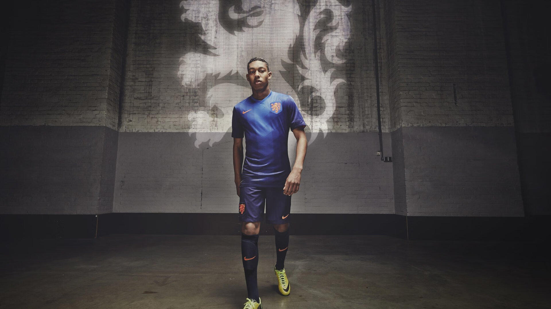 金玟哉带动全队节奏,智利压制埃及,足球场上的地缘博弈密码